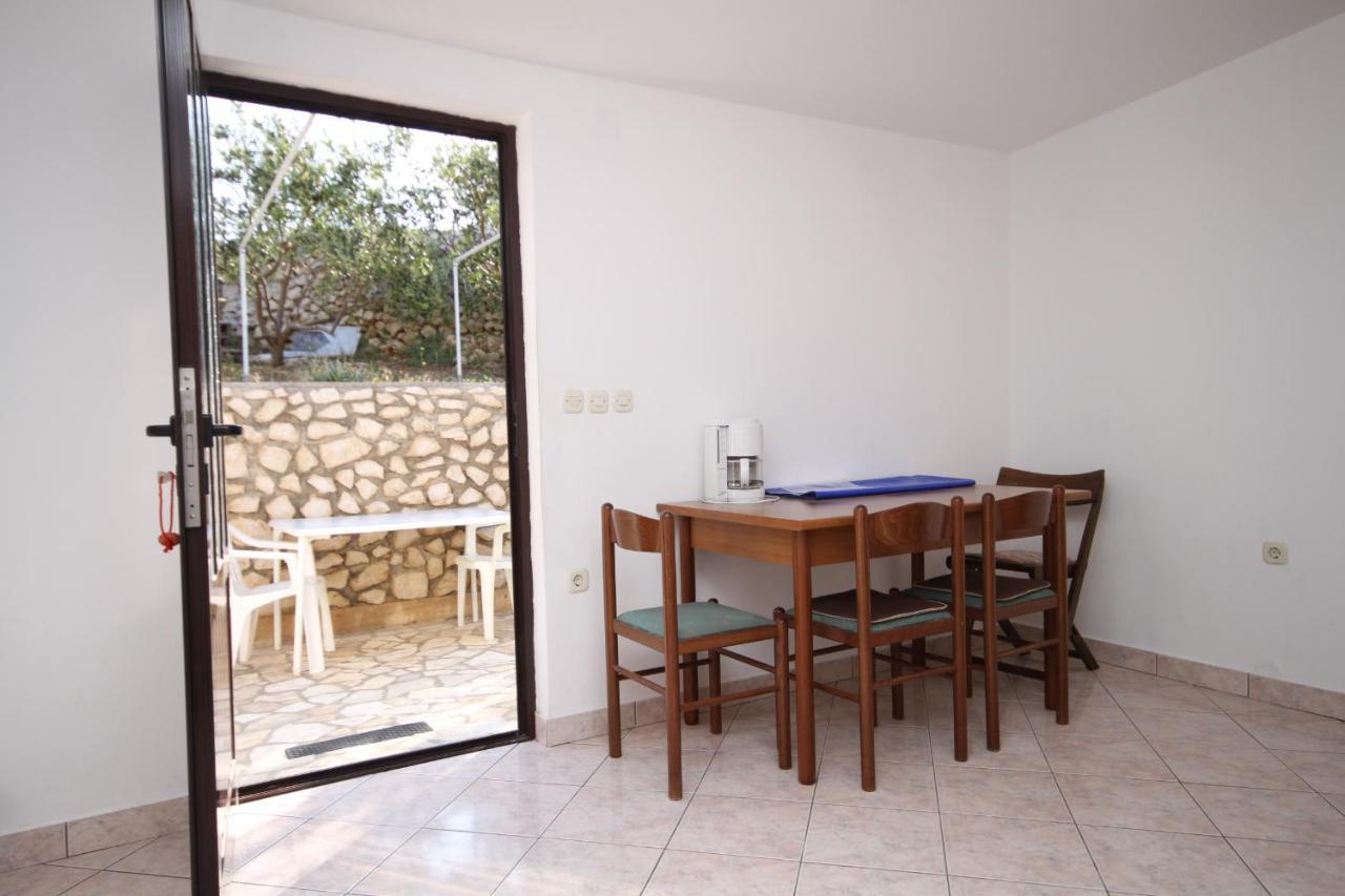Apartments By The Sea Kustici, Pag - 6335 Zubovići المظهر الخارجي الصورة