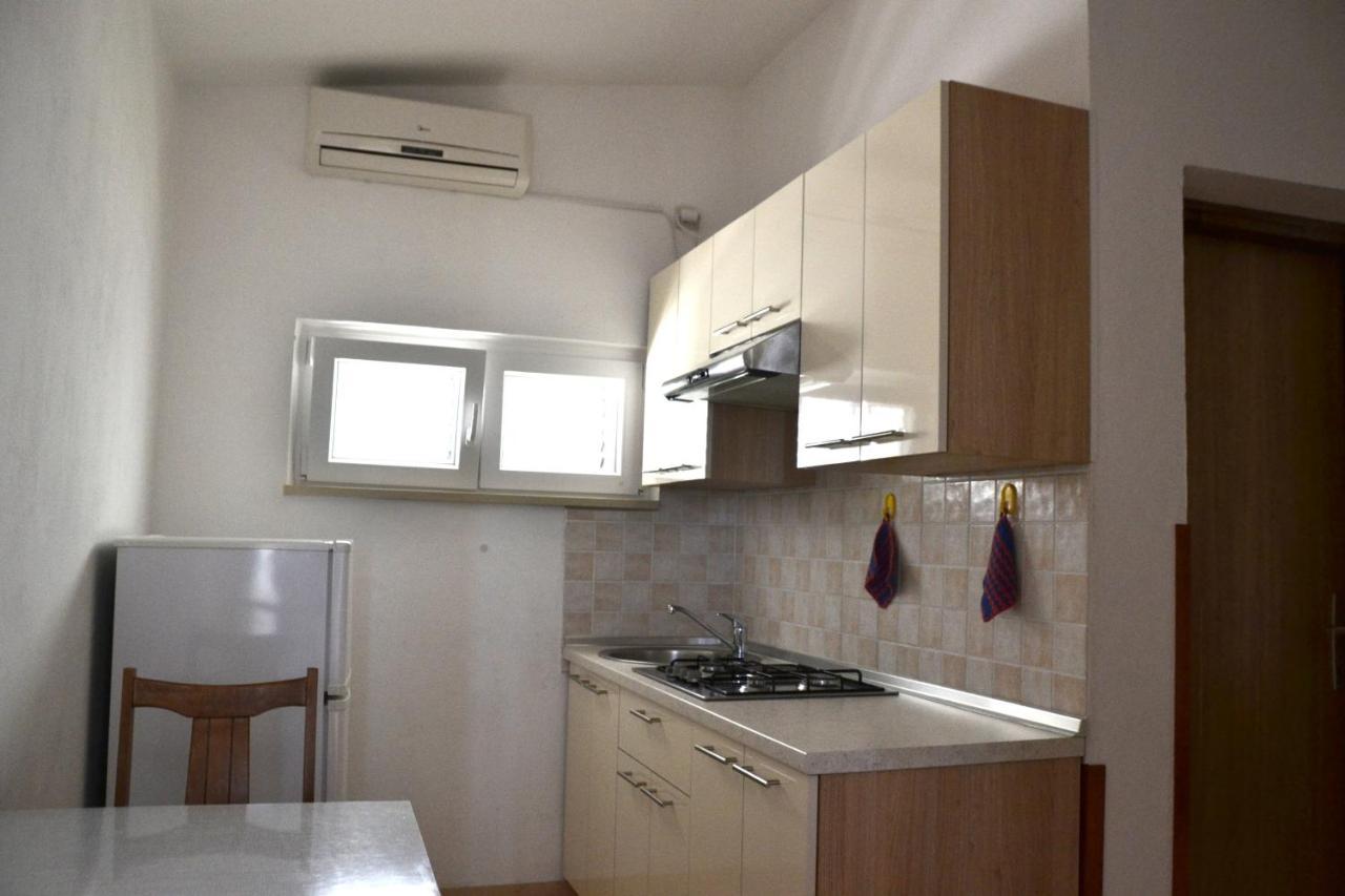 Apartments By The Sea Kustici, Pag - 6335 Zubovići المظهر الخارجي الصورة