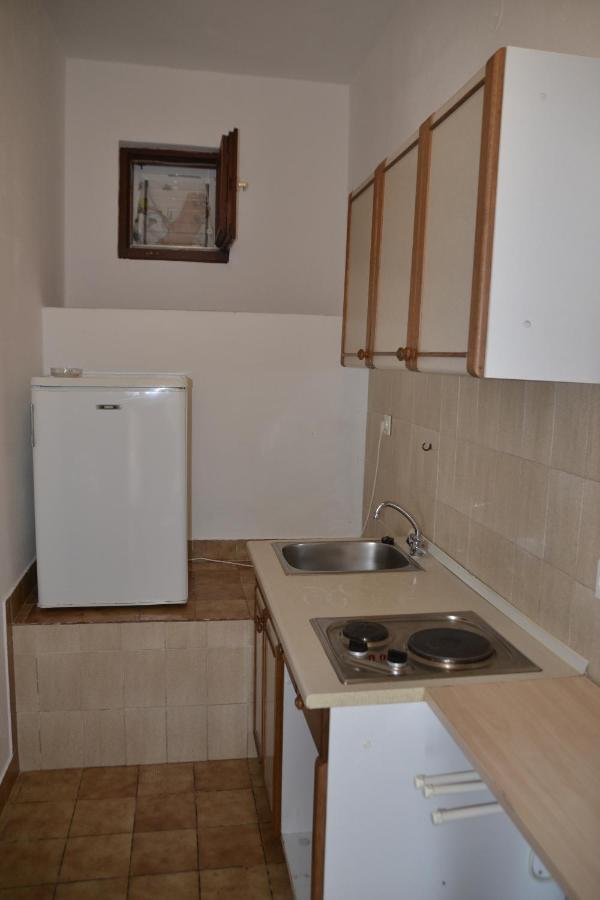 Apartments By The Sea Kustici, Pag - 6335 Zubovići المظهر الخارجي الصورة