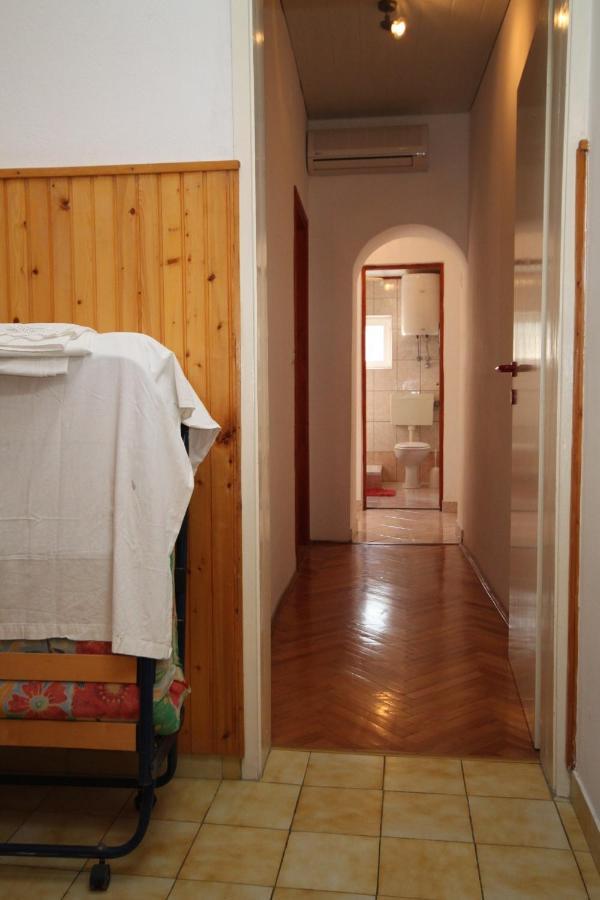 Apartments By The Sea Kustici, Pag - 6335 Zubovići المظهر الخارجي الصورة