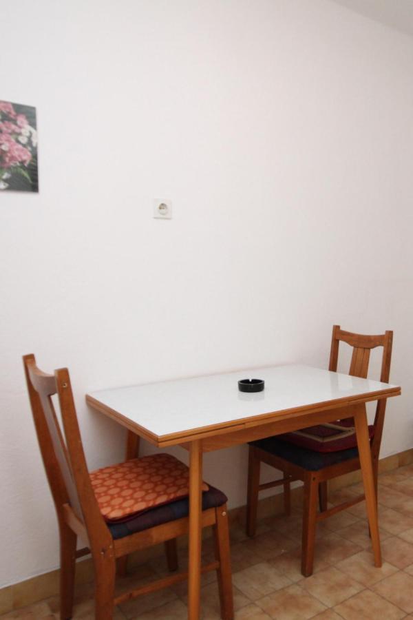 Apartments By The Sea Kustici, Pag - 6335 Zubovići المظهر الخارجي الصورة