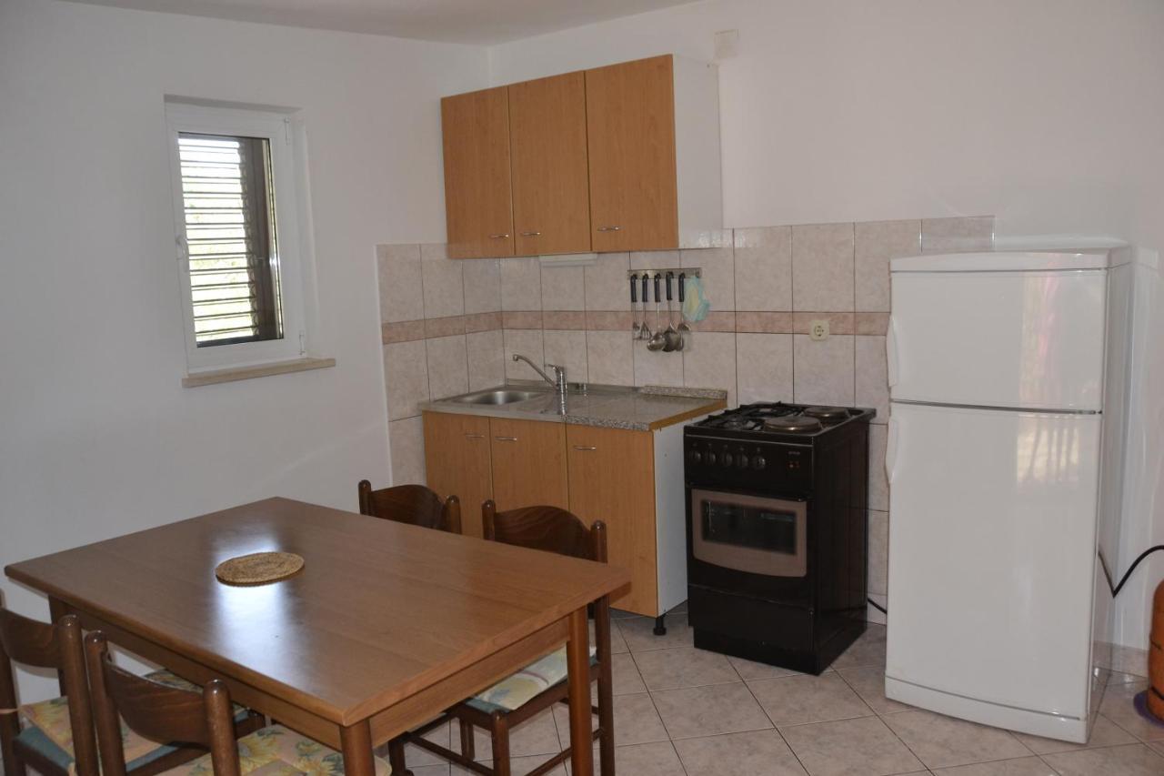 Apartments By The Sea Kustici, Pag - 6335 Zubovići المظهر الخارجي الصورة