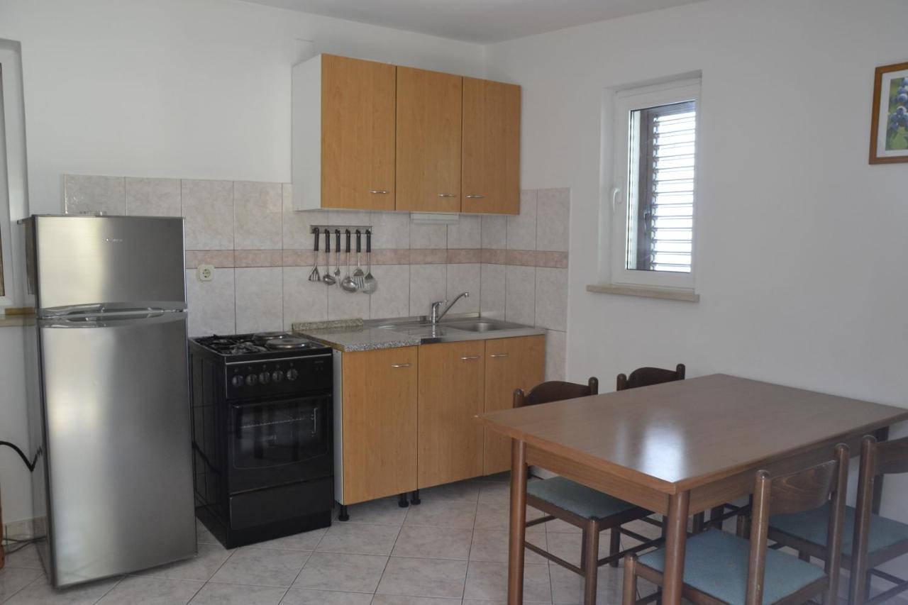 Apartments By The Sea Kustici, Pag - 6335 Zubovići المظهر الخارجي الصورة