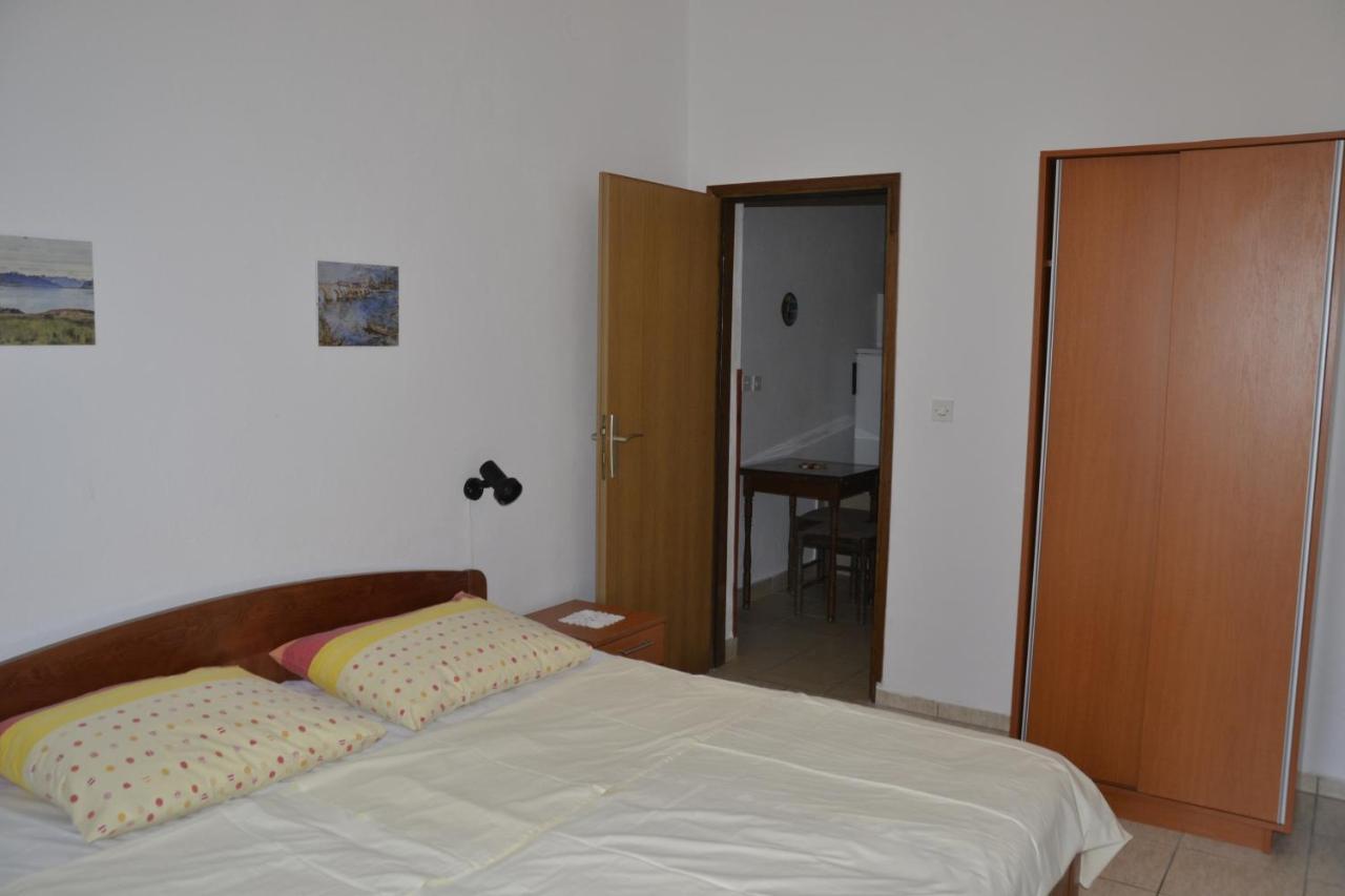 Apartments By The Sea Kustici, Pag - 6335 Zubovići المظهر الخارجي الصورة